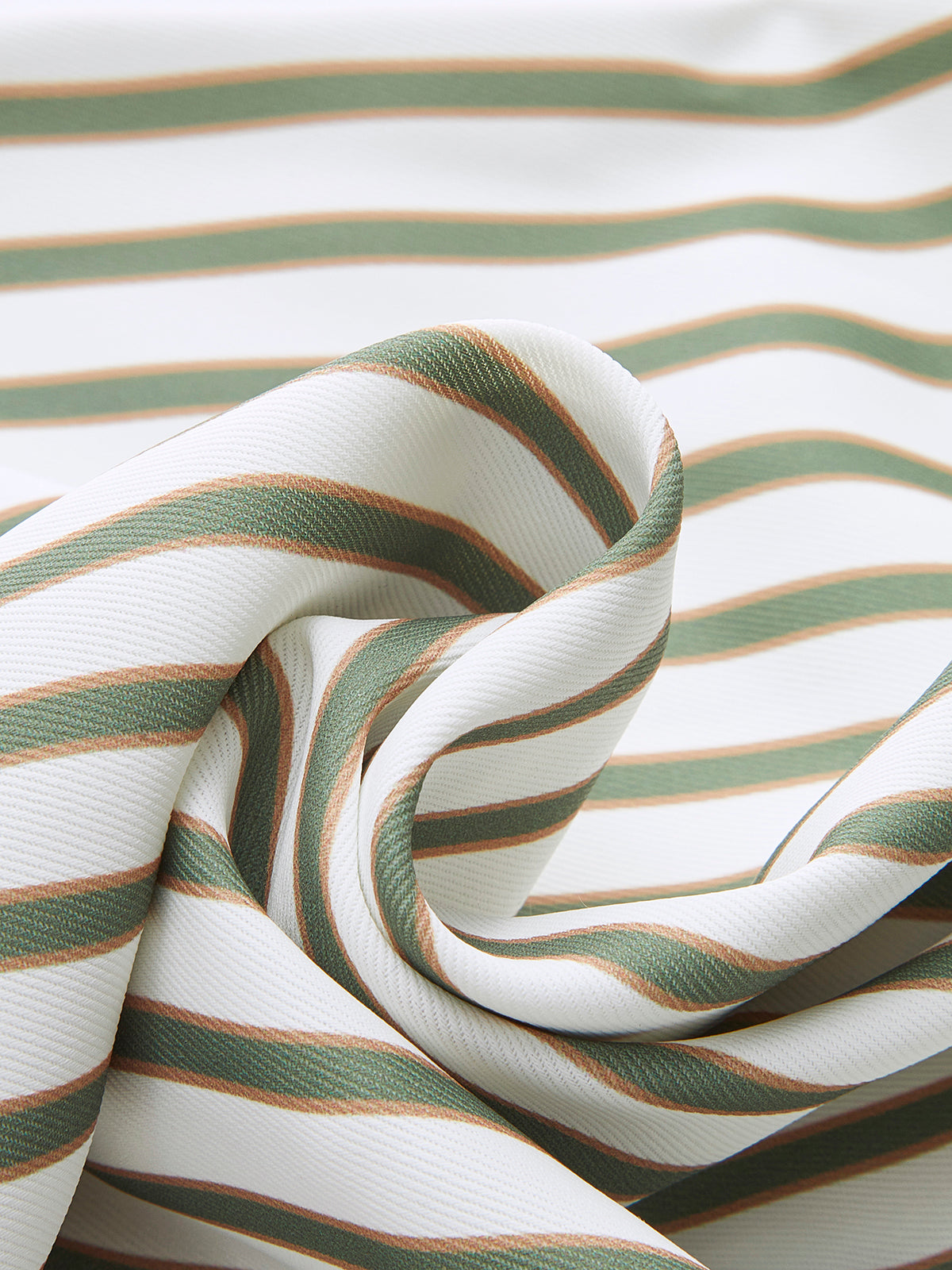 Metalická pruhovaná košile s kulatým límcem a páskem