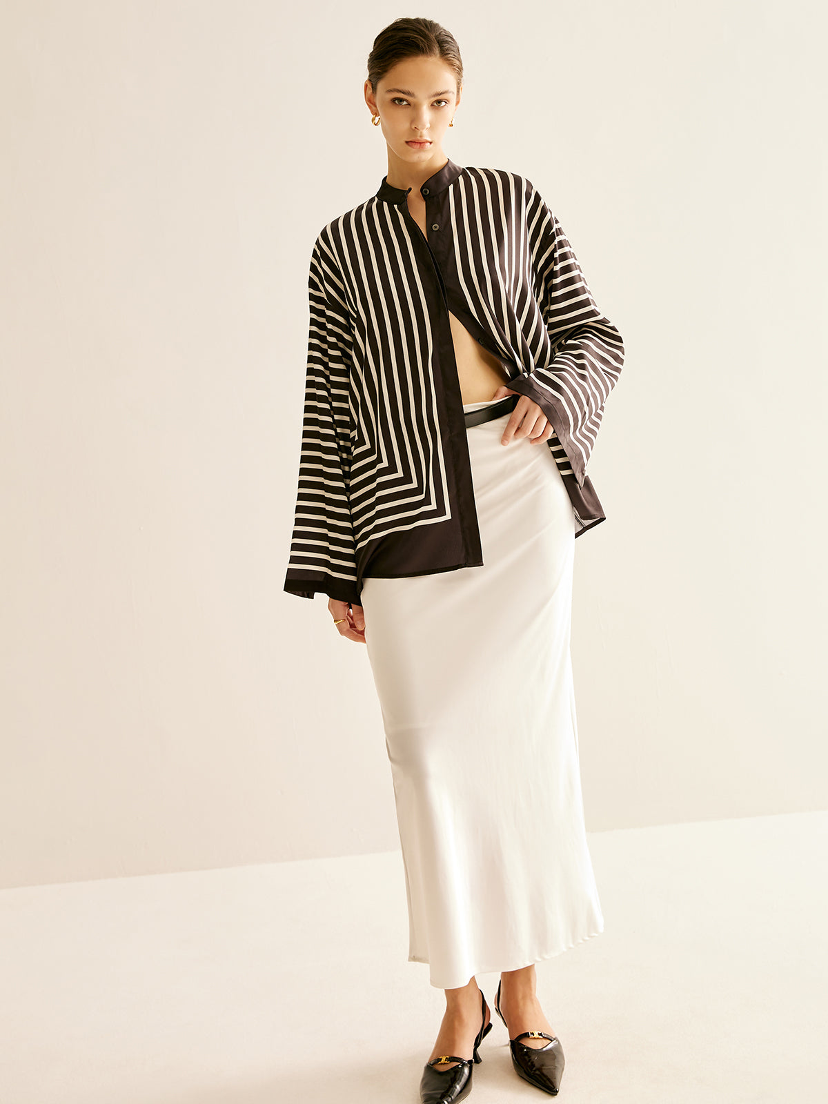 Pohodlná košile s knoflíky a saténovou stuhou